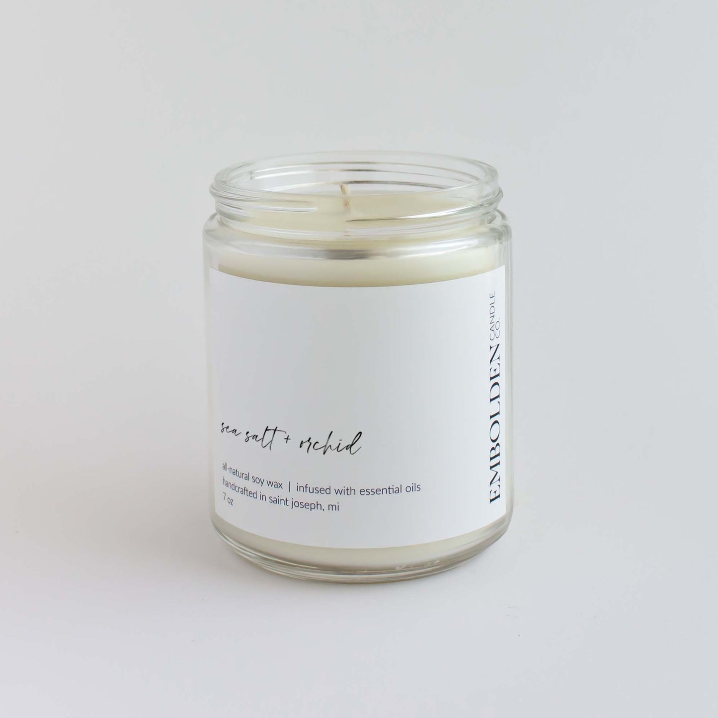 Sea salt and orchid candle with notes of floral and minerals